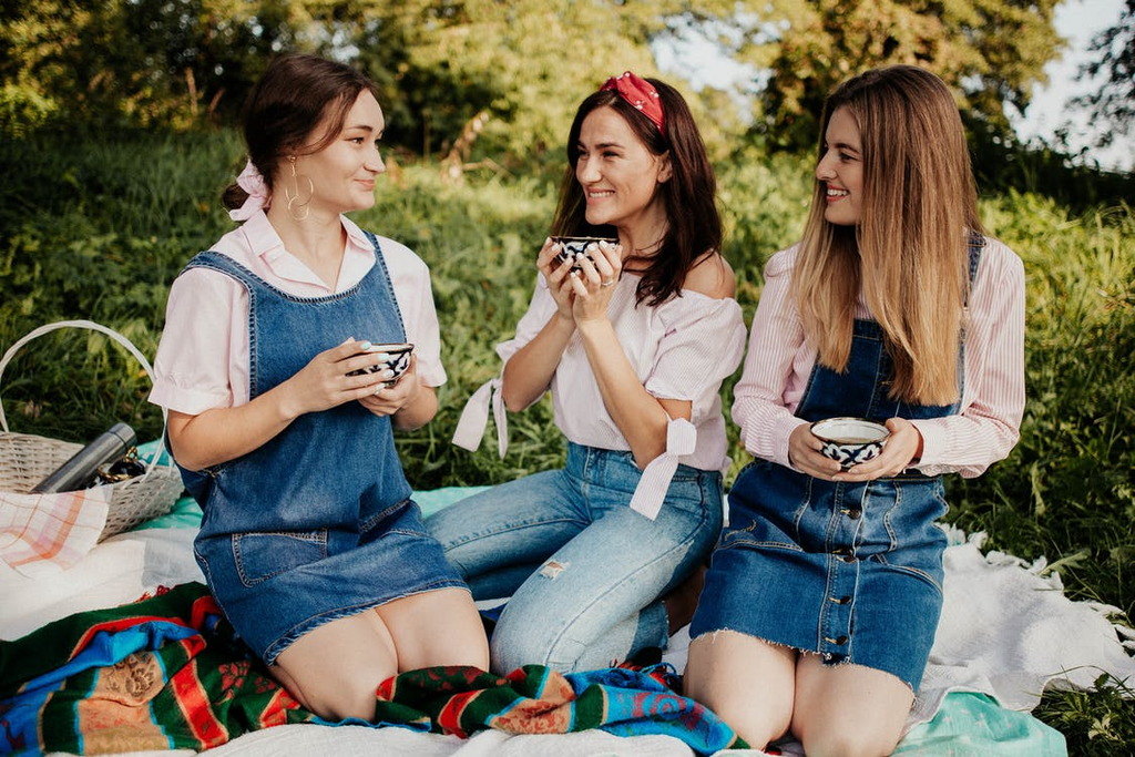 How to Throw a Tea Party Picnic This Summer