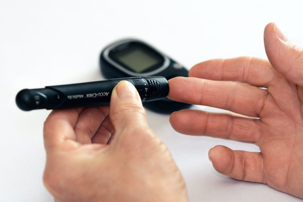 5 Tips to Manage High Blood Sugar With Healthy Habits